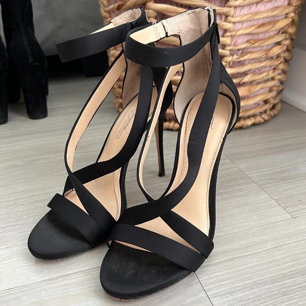 VINCE CAMUTO HEELS
